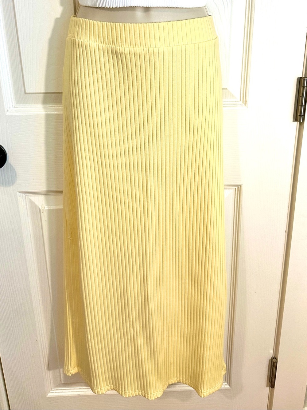 Old Navy Pale Yellow Ribbed Maxi Skirt